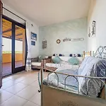Lu Pultiddolu Sea View * سانتا تيريزا غالّورا
